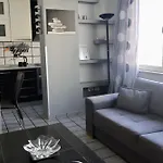 Mani\'S Family Lake Home